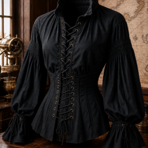 Blouse noire corsaire à œillets — La Veillée du Capitaine