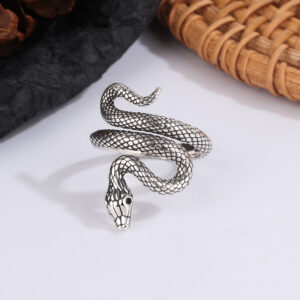 Bague pirate serpent argentée — Le Sillage de la Sirène
