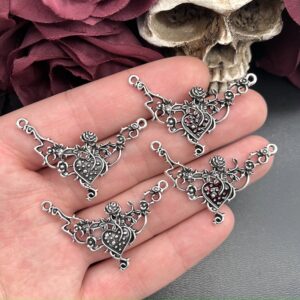 Pendentif gothique cœur rouge — Les Amulettes de la Rose Noire