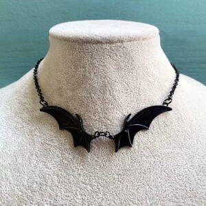 Collier chauve-souris — Les Ailes du Quartier Noir