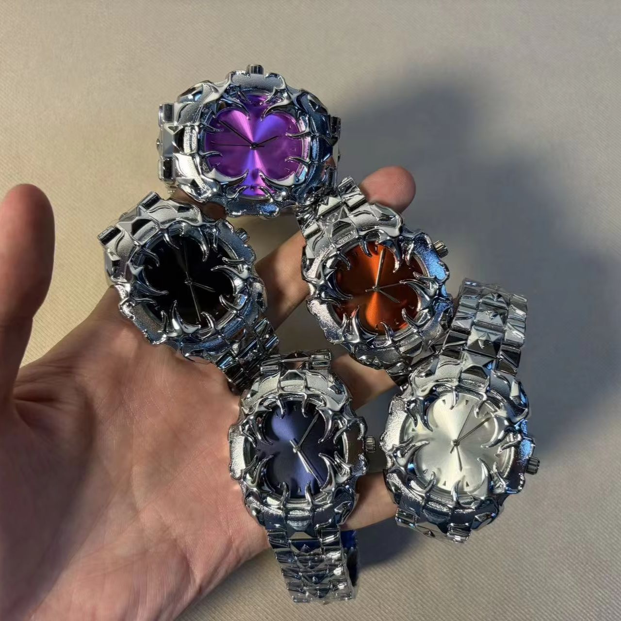 Montre gothique à cadran griffe — Le Garde-Temps du Kraken