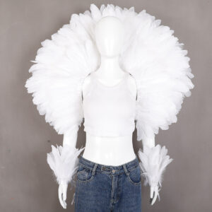 Parure pirate de plumes blanches avec épaules et manchettes