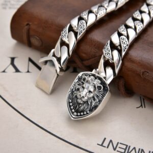 Bracelet pirate argenté à maillons et médaillon de lion