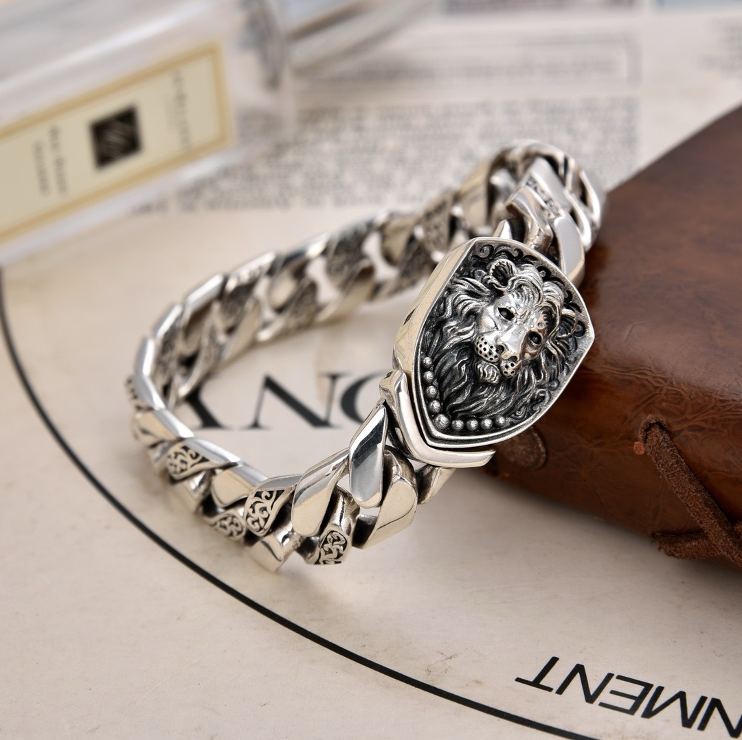Bracelet pirate à tête de lion argentée — Sceau du Capitaine – Image 2