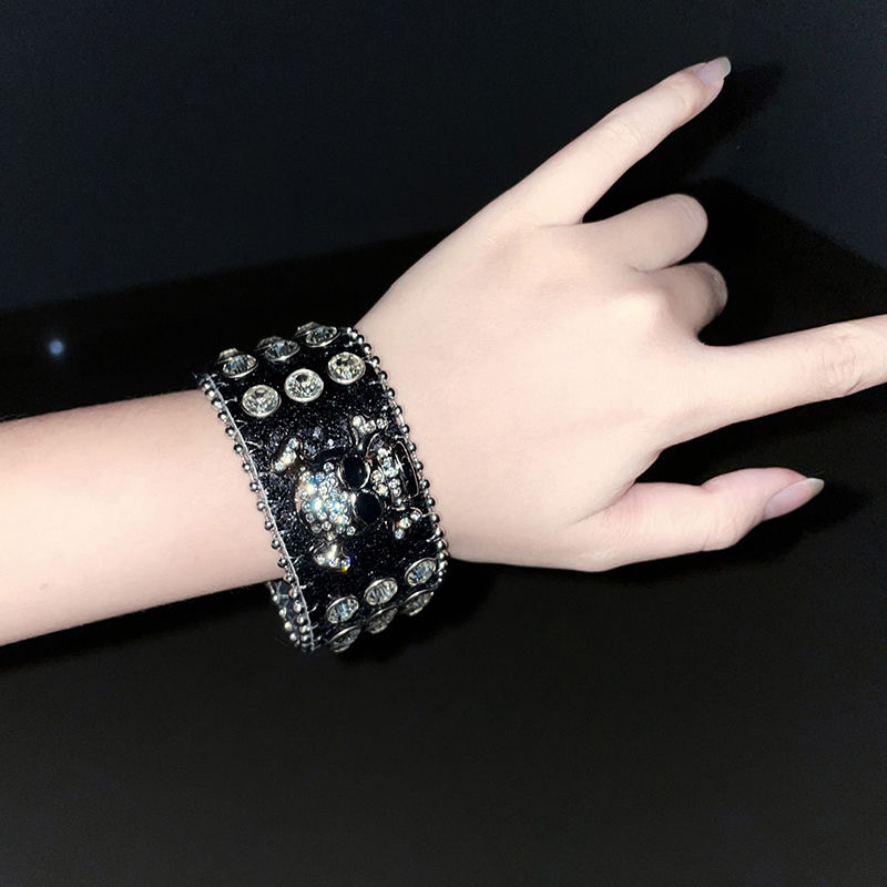 Bracelet pirate crâne noir — Veille de la Vigie