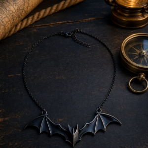 Collier chauve-souris pirate noir — Les Ailes de la Vigie