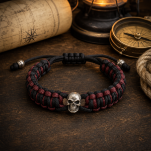 Bracelet pirate en paracorde noir et bordeaux avec fermoir tête de mort