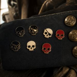 Pins émaillés têtes de mort — Le Coffre des Insignes