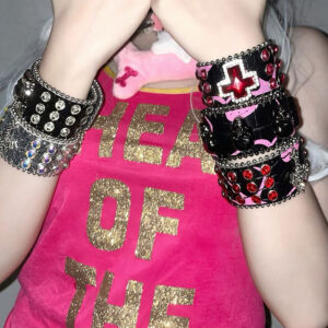Bracelet pirate en cuir noir avec cristal rouge et motifs gothiques