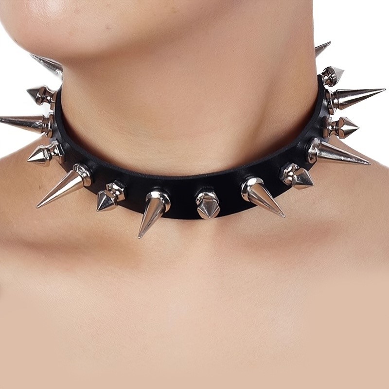 Collier ras-du-cou pirate noir à pointes argentées