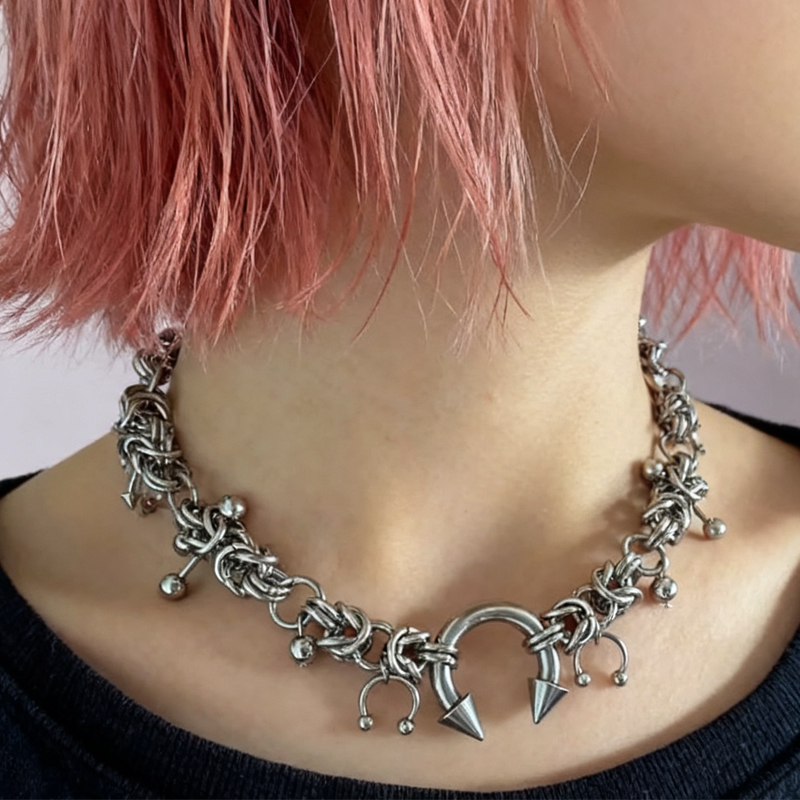 Collier pirate fer à cheval et rivets — Éperon du Blackwater – Image 2