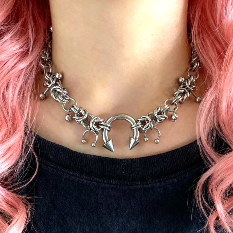 Collier pirate fer à cheval et rivets — Éperon du Blackwater – Image 3
