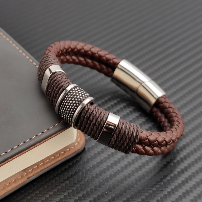 Bracelet pirate en cuir tressé brun — Cordage du Quartier – Image 4