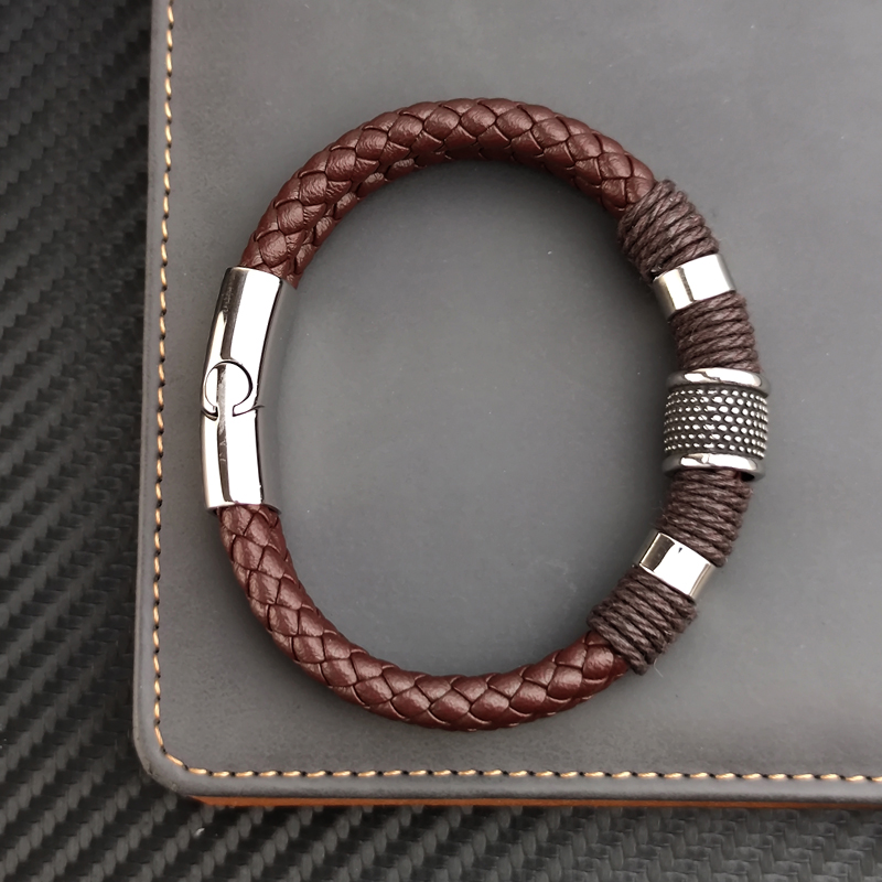 Bracelet pirate en cuir tressé brun — Cordage du Quartier – Image 6