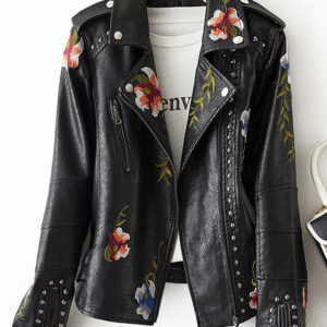 Veste pirate noire brodée de fleurs et rivets argentés